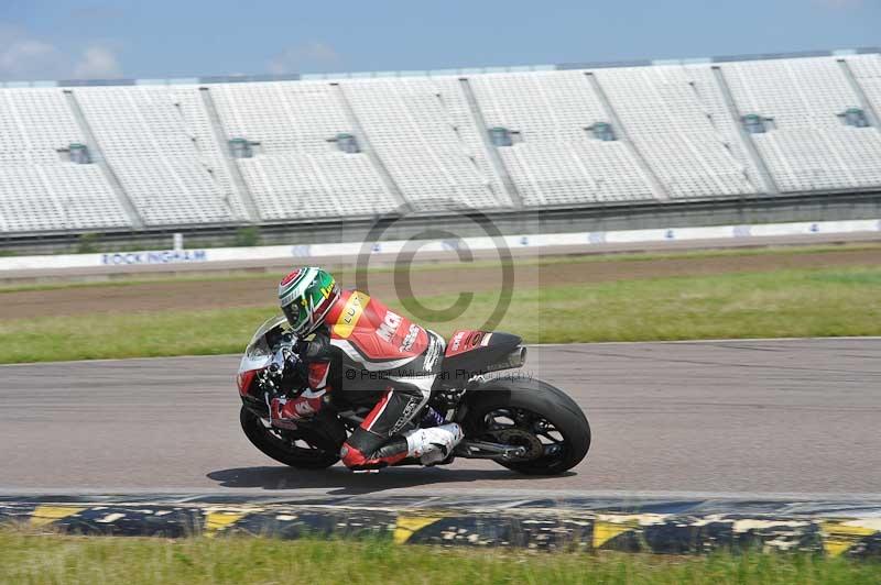 Motorcycle action photographs;Rockingham;Rockingham photographs;Trackday digital images;event digital images;eventdigitalimages;no limits trackday;peter wileman photography;rockingham corby northamptonshire;trackday;trackday photos