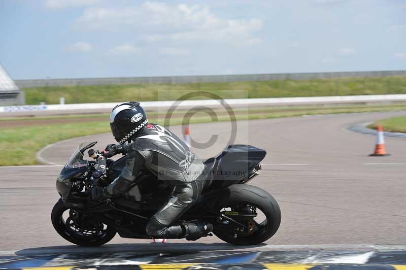 Motorcycle action photographs;Rockingham;Rockingham photographs;Trackday digital images;event digital images;eventdigitalimages;no limits trackday;peter wileman photography;rockingham corby northamptonshire;trackday;trackday photos