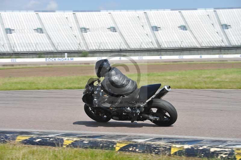 Motorcycle action photographs;Rockingham;Rockingham photographs;Trackday digital images;event digital images;eventdigitalimages;no limits trackday;peter wileman photography;rockingham corby northamptonshire;trackday;trackday photos