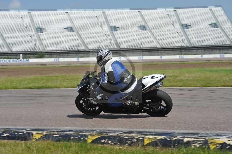 Motorcycle action photographs;Rockingham;Rockingham photographs;Trackday digital images;event digital images;eventdigitalimages;no limits trackday;peter wileman photography;rockingham corby northamptonshire;trackday;trackday photos