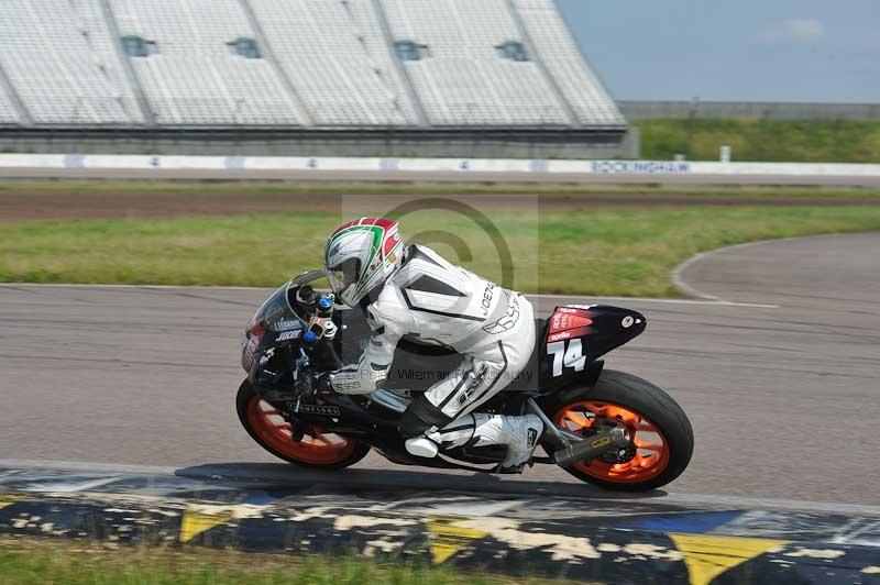 Motorcycle action photographs;Rockingham;Rockingham photographs;Trackday digital images;event digital images;eventdigitalimages;no limits trackday;peter wileman photography;rockingham corby northamptonshire;trackday;trackday photos