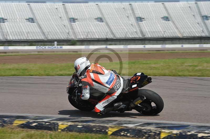 Motorcycle action photographs;Rockingham;Rockingham photographs;Trackday digital images;event digital images;eventdigitalimages;no limits trackday;peter wileman photography;rockingham corby northamptonshire;trackday;trackday photos