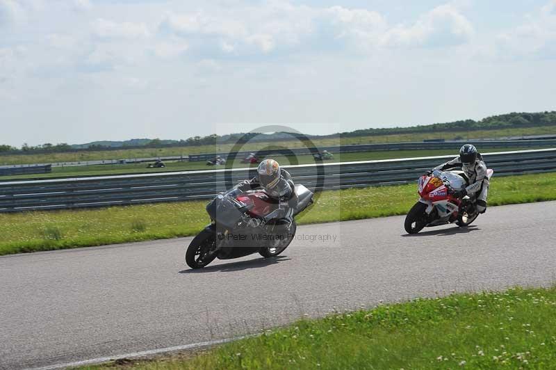 Motorcycle action photographs;Rockingham;Rockingham photographs;Trackday digital images;event digital images;eventdigitalimages;no limits trackday;peter wileman photography;rockingham corby northamptonshire;trackday;trackday photos