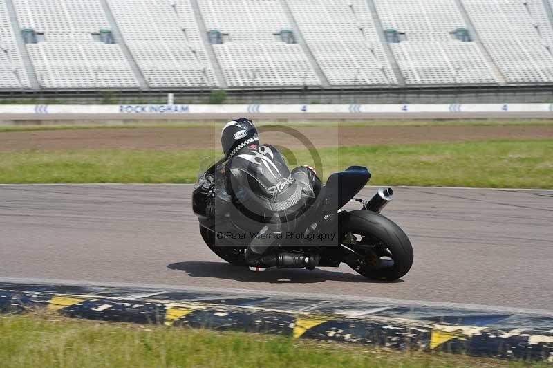 Motorcycle action photographs;Rockingham;Rockingham photographs;Trackday digital images;event digital images;eventdigitalimages;no limits trackday;peter wileman photography;rockingham corby northamptonshire;trackday;trackday photos