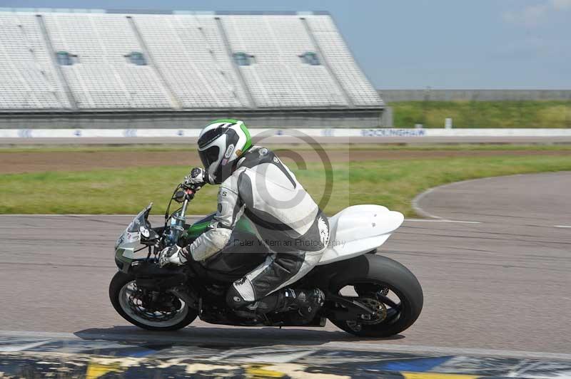 Motorcycle action photographs;Rockingham;Rockingham photographs;Trackday digital images;event digital images;eventdigitalimages;no limits trackday;peter wileman photography;rockingham corby northamptonshire;trackday;trackday photos