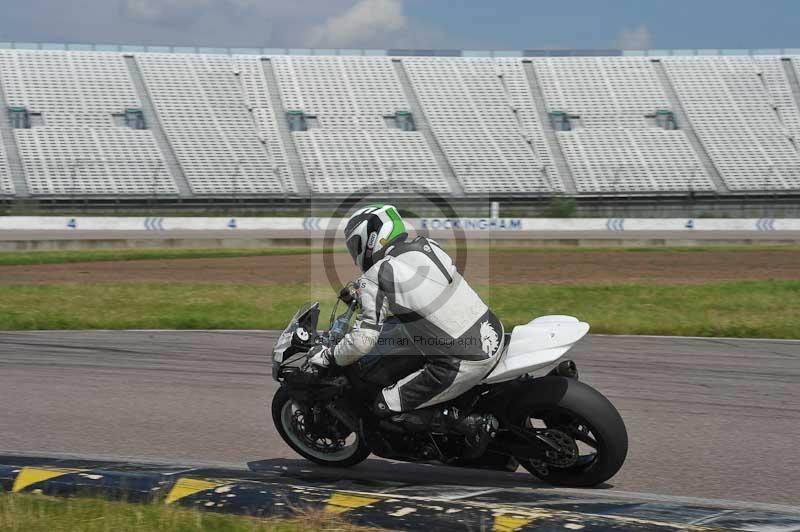 Motorcycle action photographs;Rockingham;Rockingham photographs;Trackday digital images;event digital images;eventdigitalimages;no limits trackday;peter wileman photography;rockingham corby northamptonshire;trackday;trackday photos