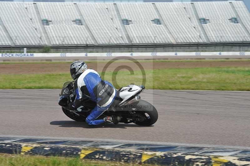 Motorcycle action photographs;Rockingham;Rockingham photographs;Trackday digital images;event digital images;eventdigitalimages;no limits trackday;peter wileman photography;rockingham corby northamptonshire;trackday;trackday photos