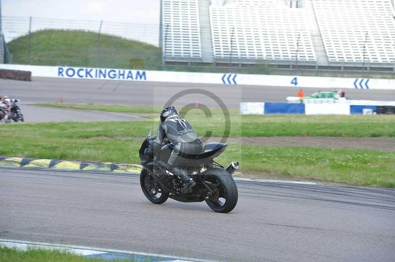 Motorcycle action photographs;Rockingham;Rockingham photographs;Trackday digital images;event digital images;eventdigitalimages;no limits trackday;peter wileman photography;rockingham corby northamptonshire;trackday;trackday photos