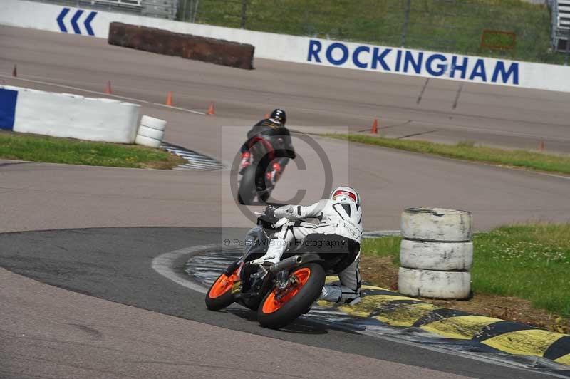 Motorcycle action photographs;Rockingham;Rockingham photographs;Trackday digital images;event digital images;eventdigitalimages;no limits trackday;peter wileman photography;rockingham corby northamptonshire;trackday;trackday photos