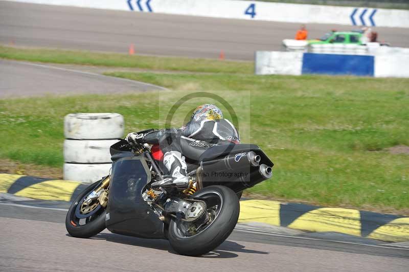 Motorcycle action photographs;Rockingham;Rockingham photographs;Trackday digital images;event digital images;eventdigitalimages;no limits trackday;peter wileman photography;rockingham corby northamptonshire;trackday;trackday photos