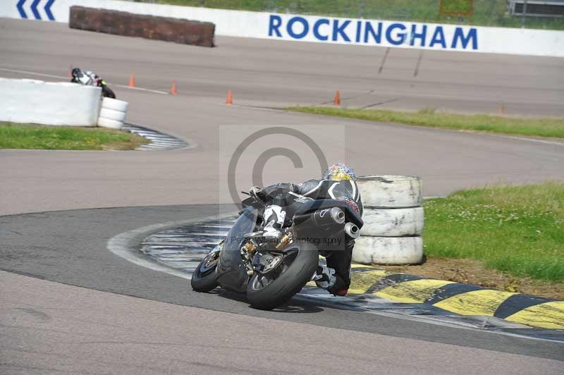 Motorcycle action photographs;Rockingham;Rockingham photographs;Trackday digital images;event digital images;eventdigitalimages;no limits trackday;peter wileman photography;rockingham corby northamptonshire;trackday;trackday photos