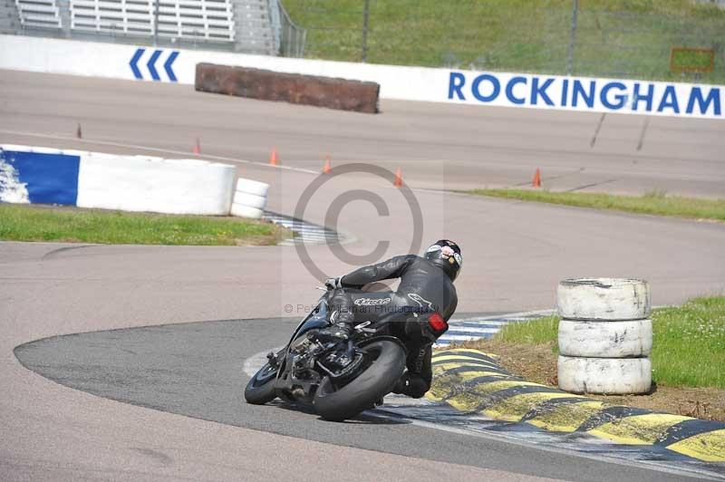 Motorcycle action photographs;Rockingham;Rockingham photographs;Trackday digital images;event digital images;eventdigitalimages;no limits trackday;peter wileman photography;rockingham corby northamptonshire;trackday;trackday photos