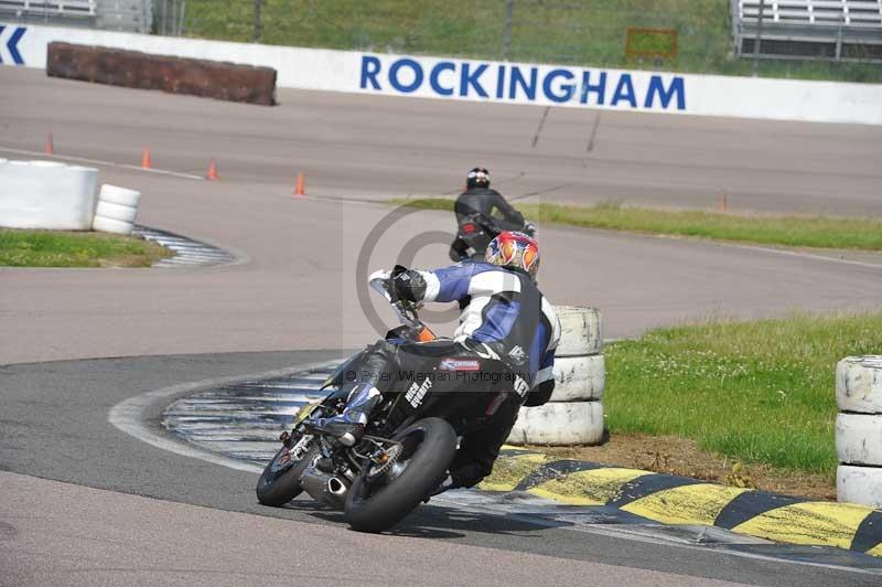 Motorcycle action photographs;Rockingham;Rockingham photographs;Trackday digital images;event digital images;eventdigitalimages;no limits trackday;peter wileman photography;rockingham corby northamptonshire;trackday;trackday photos