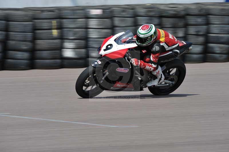 Motorcycle action photographs;Rockingham;Rockingham photographs;Trackday digital images;event digital images;eventdigitalimages;no limits trackday;peter wileman photography;rockingham corby northamptonshire;trackday;trackday photos