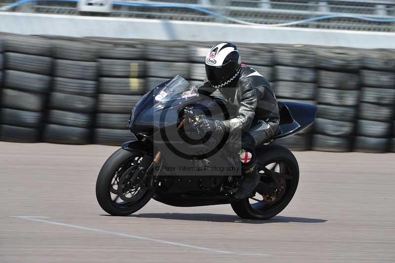 Motorcycle action photographs;Rockingham;Rockingham photographs;Trackday digital images;event digital images;eventdigitalimages;no limits trackday;peter wileman photography;rockingham corby northamptonshire;trackday;trackday photos