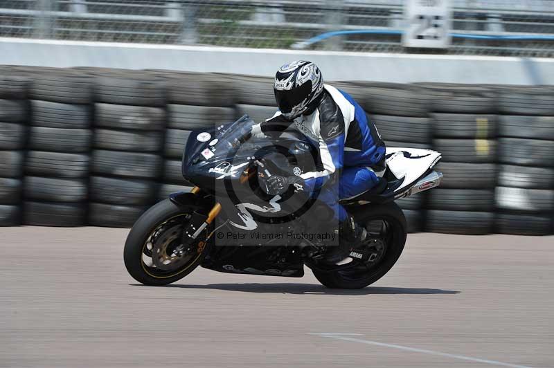 Motorcycle action photographs;Rockingham;Rockingham photographs;Trackday digital images;event digital images;eventdigitalimages;no limits trackday;peter wileman photography;rockingham corby northamptonshire;trackday;trackday photos