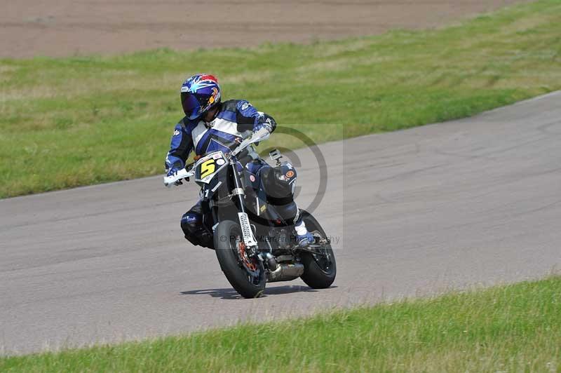 Motorcycle action photographs;Rockingham;Rockingham photographs;Trackday digital images;event digital images;eventdigitalimages;no limits trackday;peter wileman photography;rockingham corby northamptonshire;trackday;trackday photos