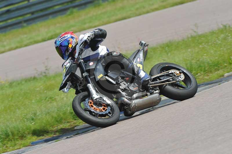 Motorcycle action photographs;Rockingham;Rockingham photographs;Trackday digital images;event digital images;eventdigitalimages;no limits trackday;peter wileman photography;rockingham corby northamptonshire;trackday;trackday photos