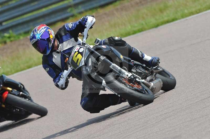 Motorcycle action photographs;Rockingham;Rockingham photographs;Trackday digital images;event digital images;eventdigitalimages;no limits trackday;peter wileman photography;rockingham corby northamptonshire;trackday;trackday photos