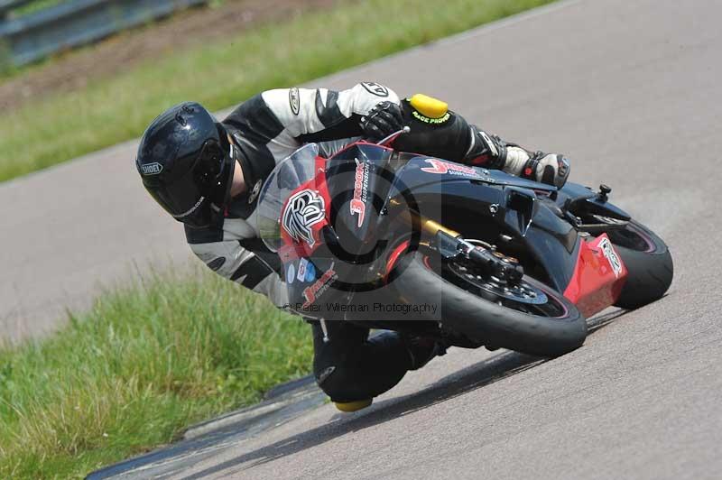 Motorcycle action photographs;Rockingham;Rockingham photographs;Trackday digital images;event digital images;eventdigitalimages;no limits trackday;peter wileman photography;rockingham corby northamptonshire;trackday;trackday photos