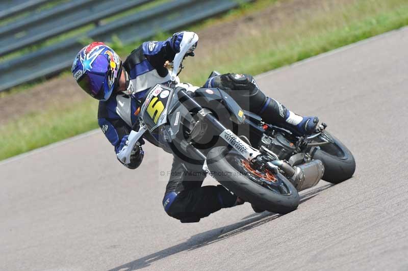 Motorcycle action photographs;Rockingham;Rockingham photographs;Trackday digital images;event digital images;eventdigitalimages;no limits trackday;peter wileman photography;rockingham corby northamptonshire;trackday;trackday photos