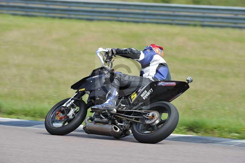 Motorcycle action photographs;Rockingham;Rockingham photographs;Trackday digital images;event digital images;eventdigitalimages;no limits trackday;peter wileman photography;rockingham corby northamptonshire;trackday;trackday photos