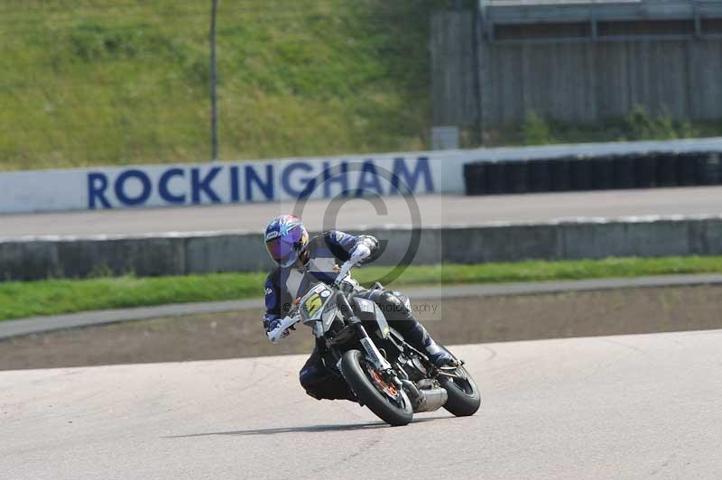 Motorcycle action photographs;Rockingham;Rockingham photographs;Trackday digital images;event digital images;eventdigitalimages;no limits trackday;peter wileman photography;rockingham corby northamptonshire;trackday;trackday photos