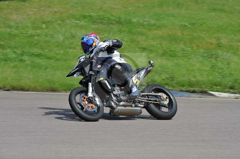 Motorcycle action photographs;Rockingham;Rockingham photographs;Trackday digital images;event digital images;eventdigitalimages;no limits trackday;peter wileman photography;rockingham corby northamptonshire;trackday;trackday photos