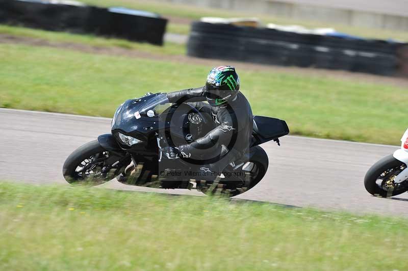 Motorcycle action photographs;Rockingham;Rockingham photographs;Trackday digital images;event digital images;eventdigitalimages;no limits trackday;peter wileman photography;rockingham corby northamptonshire;trackday;trackday photos