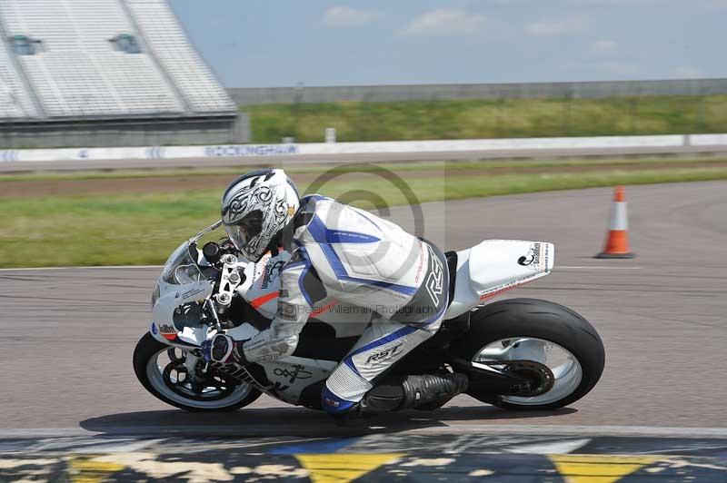 Motorcycle action photographs;Rockingham;Rockingham photographs;Trackday digital images;event digital images;eventdigitalimages;no limits trackday;peter wileman photography;rockingham corby northamptonshire;trackday;trackday photos