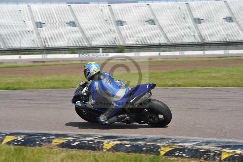 Motorcycle action photographs;Rockingham;Rockingham photographs;Trackday digital images;event digital images;eventdigitalimages;no limits trackday;peter wileman photography;rockingham corby northamptonshire;trackday;trackday photos