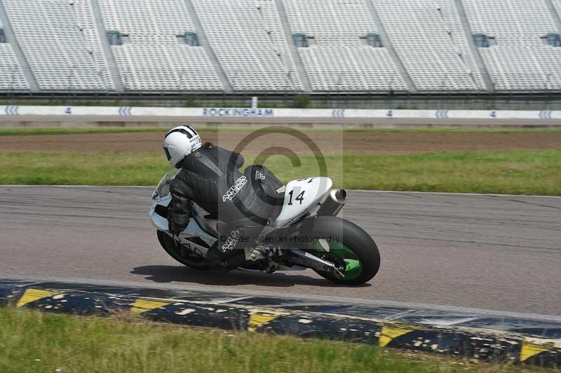 Motorcycle action photographs;Rockingham;Rockingham photographs;Trackday digital images;event digital images;eventdigitalimages;no limits trackday;peter wileman photography;rockingham corby northamptonshire;trackday;trackday photos