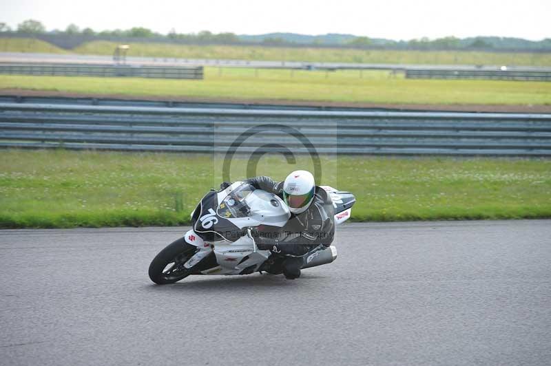 Motorcycle action photographs;Rockingham;Rockingham photographs;Trackday digital images;event digital images;eventdigitalimages;no limits trackday;peter wileman photography;rockingham corby northamptonshire;trackday;trackday photos