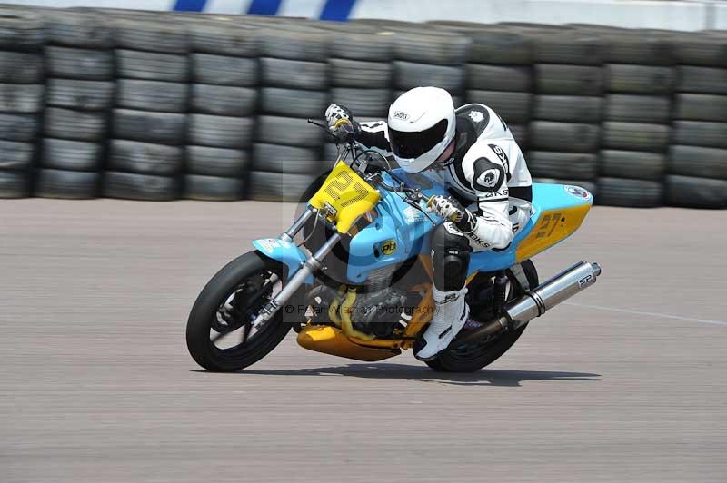 Motorcycle action photographs;Rockingham;Rockingham photographs;Trackday digital images;event digital images;eventdigitalimages;no limits trackday;peter wileman photography;rockingham corby northamptonshire;trackday;trackday photos