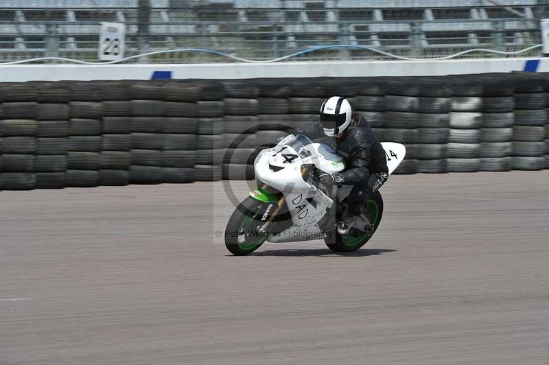 Motorcycle action photographs;Rockingham;Rockingham photographs;Trackday digital images;event digital images;eventdigitalimages;no limits trackday;peter wileman photography;rockingham corby northamptonshire;trackday;trackday photos