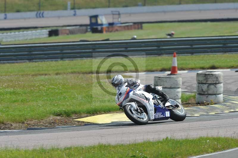 Motorcycle action photographs;Rockingham;Rockingham photographs;Trackday digital images;event digital images;eventdigitalimages;no limits trackday;peter wileman photography;rockingham corby northamptonshire;trackday;trackday photos