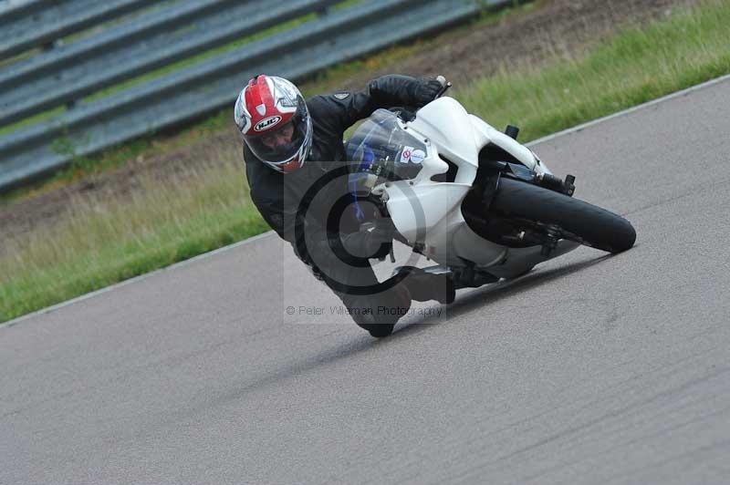 Motorcycle action photographs;Rockingham;Rockingham photographs;Trackday digital images;event digital images;eventdigitalimages;no limits trackday;peter wileman photography;rockingham corby northamptonshire;trackday;trackday photos