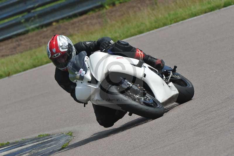 Motorcycle action photographs;Rockingham;Rockingham photographs;Trackday digital images;event digital images;eventdigitalimages;no limits trackday;peter wileman photography;rockingham corby northamptonshire;trackday;trackday photos