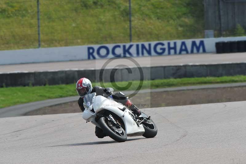 Motorcycle action photographs;Rockingham;Rockingham photographs;Trackday digital images;event digital images;eventdigitalimages;no limits trackday;peter wileman photography;rockingham corby northamptonshire;trackday;trackday photos