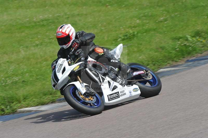 Motorcycle action photographs;Rockingham;Rockingham photographs;Trackday digital images;event digital images;eventdigitalimages;no limits trackday;peter wileman photography;rockingham corby northamptonshire;trackday;trackday photos