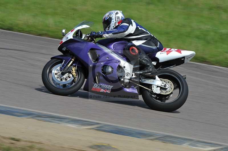 Motorcycle action photographs;Rockingham;Rockingham photographs;Trackday digital images;event digital images;eventdigitalimages;no limits trackday;peter wileman photography;rockingham corby northamptonshire;trackday;trackday photos