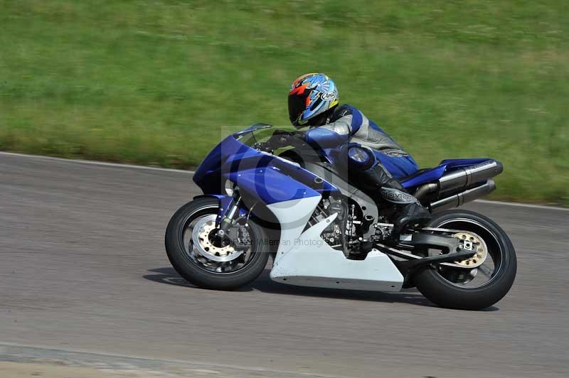 Motorcycle action photographs;Rockingham;Rockingham photographs;Trackday digital images;event digital images;eventdigitalimages;no limits trackday;peter wileman photography;rockingham corby northamptonshire;trackday;trackday photos