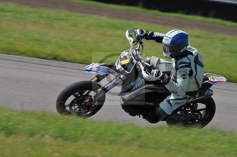 Motorcycle action photographs;Rockingham;Rockingham photographs;Trackday digital images;event digital images;eventdigitalimages;no limits trackday;peter wileman photography;rockingham corby northamptonshire;trackday;trackday photos