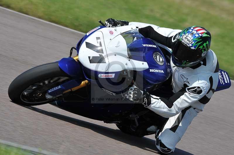 Motorcycle action photographs;Rockingham;Rockingham photographs;Trackday digital images;event digital images;eventdigitalimages;no limits trackday;peter wileman photography;rockingham corby northamptonshire;trackday;trackday photos