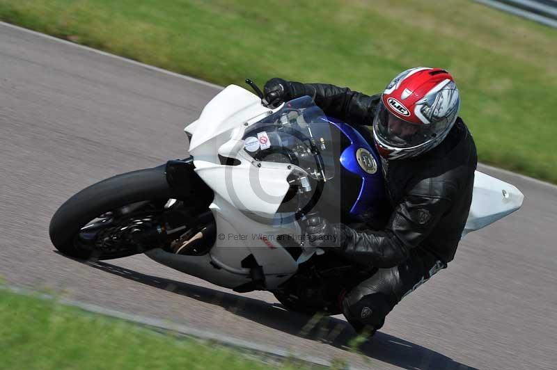 Motorcycle action photographs;Rockingham;Rockingham photographs;Trackday digital images;event digital images;eventdigitalimages;no limits trackday;peter wileman photography;rockingham corby northamptonshire;trackday;trackday photos