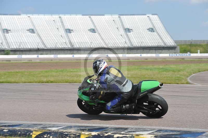 Motorcycle action photographs;Rockingham;Rockingham photographs;Trackday digital images;event digital images;eventdigitalimages;no limits trackday;peter wileman photography;rockingham corby northamptonshire;trackday;trackday photos