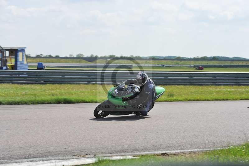 Motorcycle action photographs;Rockingham;Rockingham photographs;Trackday digital images;event digital images;eventdigitalimages;no limits trackday;peter wileman photography;rockingham corby northamptonshire;trackday;trackday photos