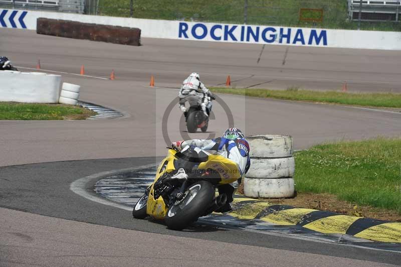 Motorcycle action photographs;Rockingham;Rockingham photographs;Trackday digital images;event digital images;eventdigitalimages;no limits trackday;peter wileman photography;rockingham corby northamptonshire;trackday;trackday photos