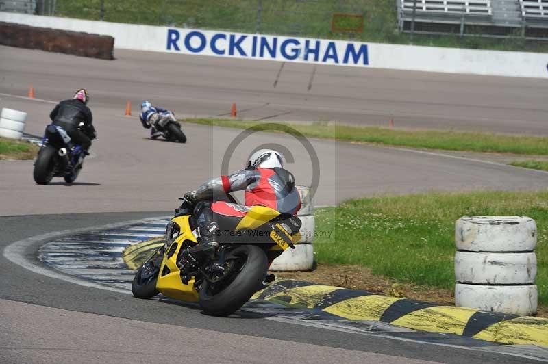 Motorcycle action photographs;Rockingham;Rockingham photographs;Trackday digital images;event digital images;eventdigitalimages;no limits trackday;peter wileman photography;rockingham corby northamptonshire;trackday;trackday photos