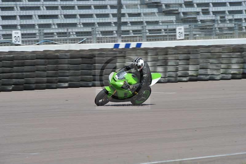 Motorcycle action photographs;Rockingham;Rockingham photographs;Trackday digital images;event digital images;eventdigitalimages;no limits trackday;peter wileman photography;rockingham corby northamptonshire;trackday;trackday photos